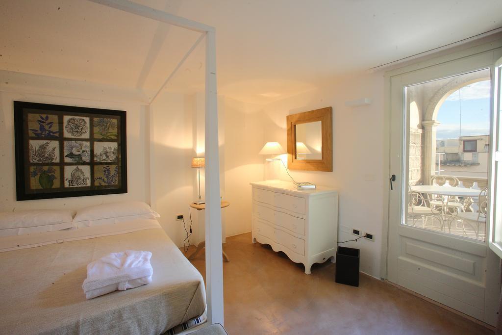 Don Totu - Dimora Storica Bed and Breakfast San Cassiano  Rum bild