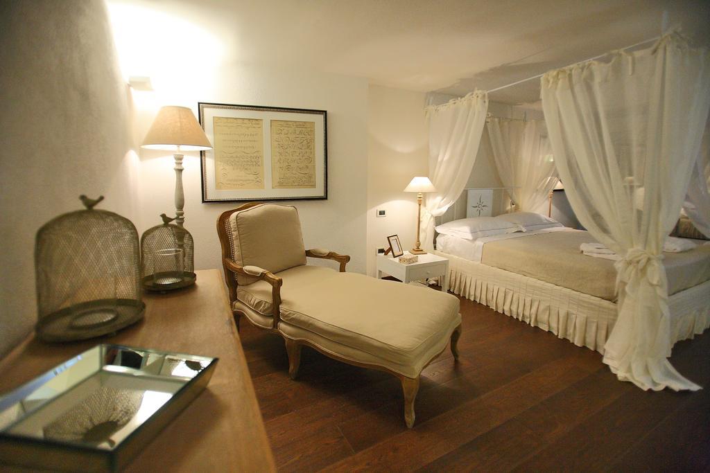 Don Totu - Dimora Storica Bed and Breakfast San Cassiano  Rum bild