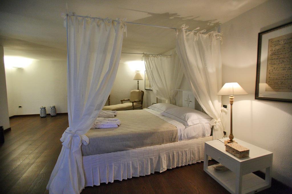Don Totu - Dimora Storica Bed and Breakfast San Cassiano  Rum bild