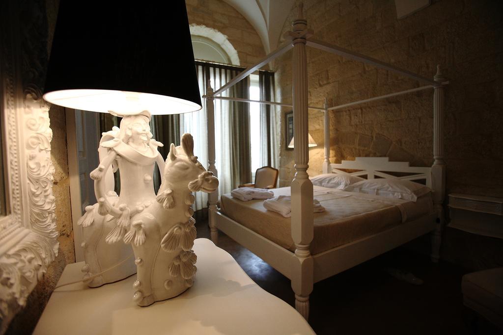 Don Totu - Dimora Storica Bed and Breakfast San Cassiano  Rum bild