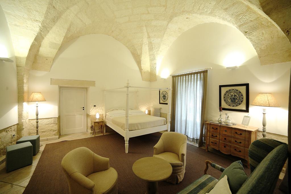 Don Totu - Dimora Storica Bed and Breakfast San Cassiano  Rum bild